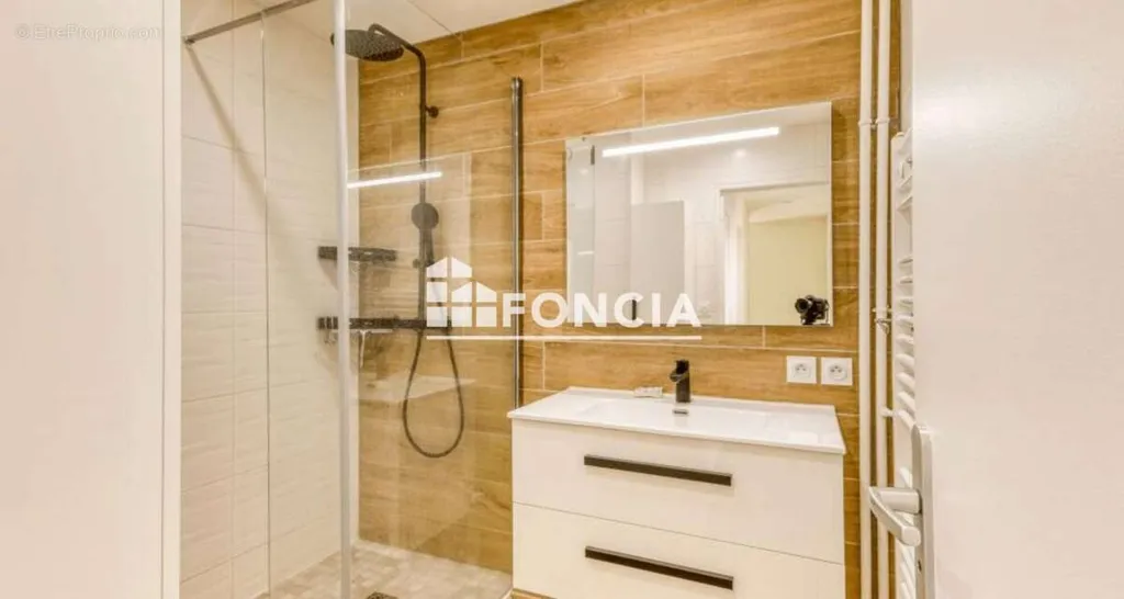 Salles de bain - Appartement Refait à Neuf avec Balcon à Sirocco