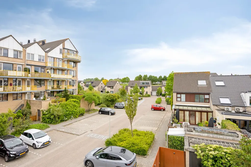 Õhuvaade - Spacious End-Terrace House with Garden in Capelle