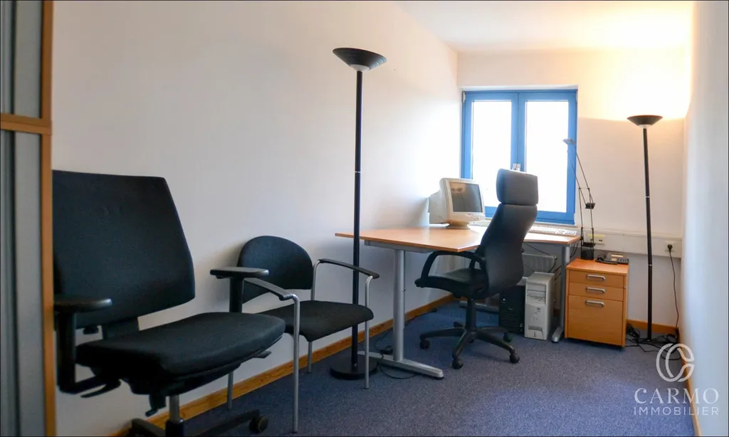 Kabinet - Modern Office with Fibre Optic in Strassen