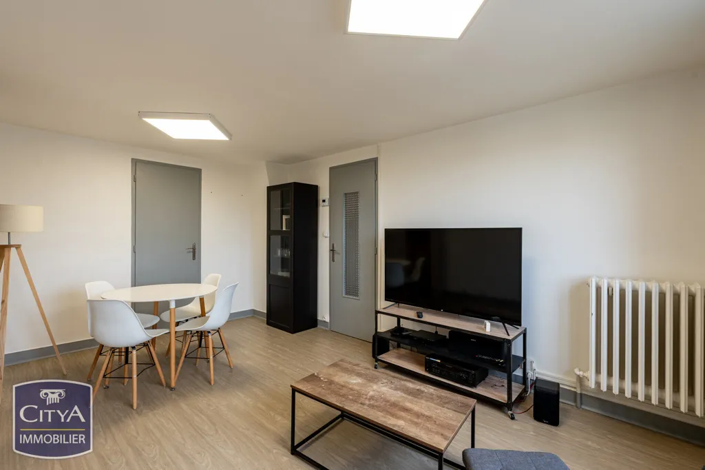 Séjour - Appartement Rénové avec Garage au Mans