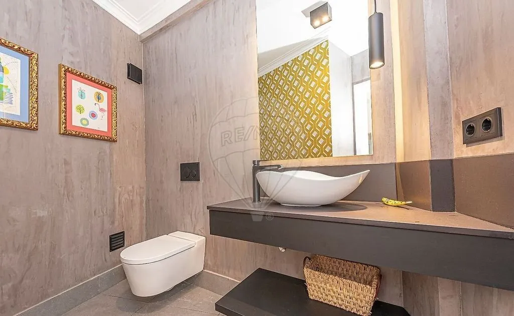 Bathrooms - Luxury Villa with Ocean View in Cascais