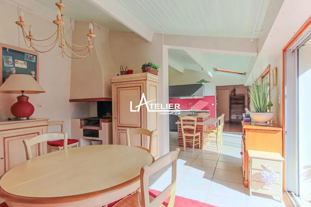 Söögituba - Spacious Property with Pool in Sautron