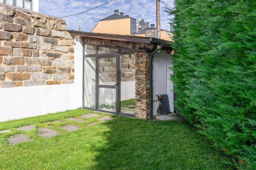 Jardin - Restored Chalet with River Walk Access in Lugo