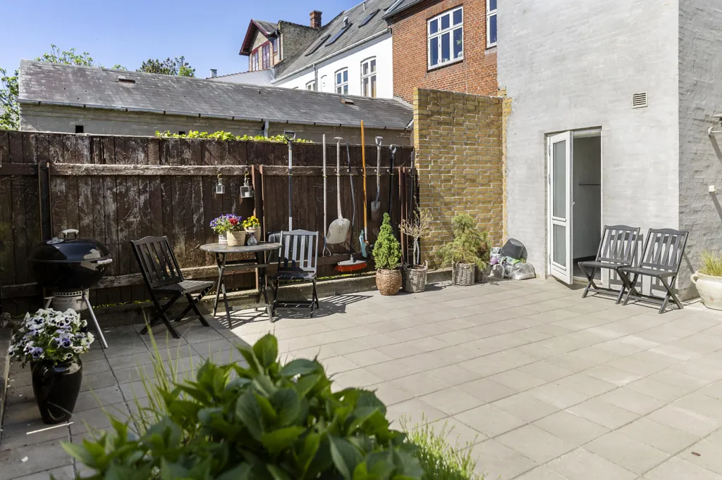 Aed - Condo with Garden in Odense C
