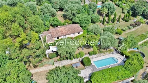 Vue aérienne - Villa Luxueuse avec Piscine à Châteauneuf-Grasse