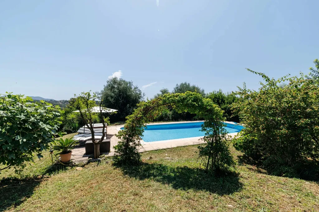 Bassein - Charming 1920s Villa with Pool in Vence