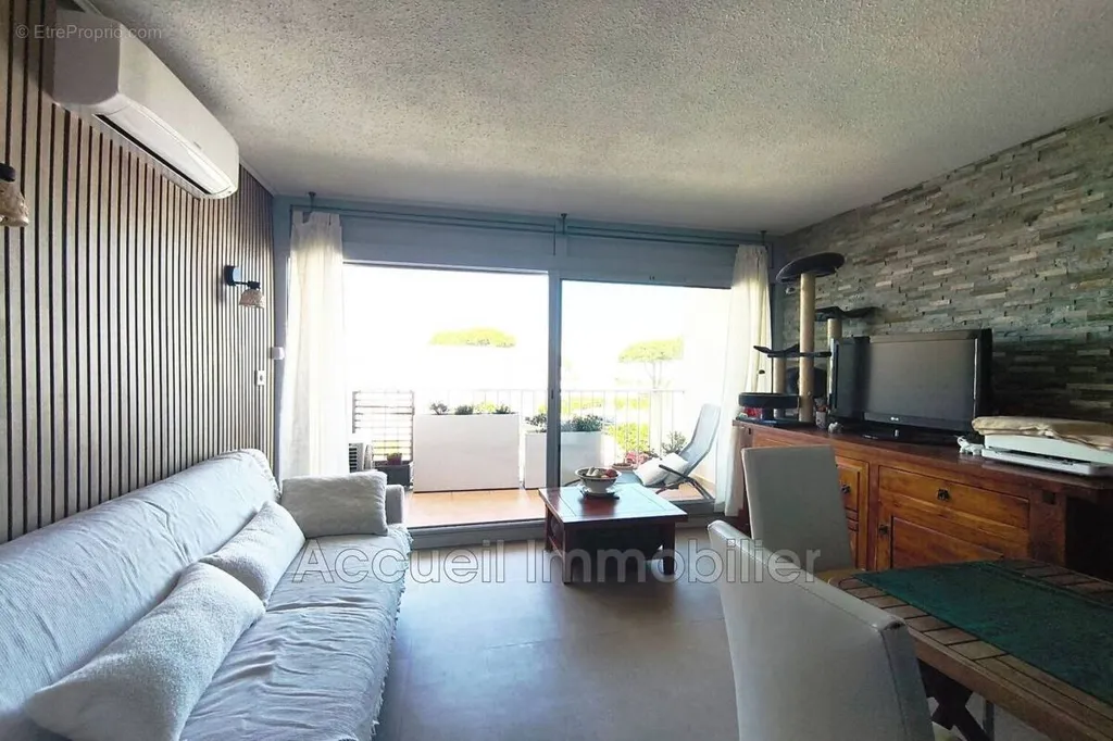 Séjour - Studio avec Vue Port à Le Grau-Du-Roi