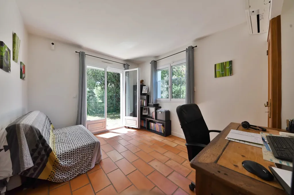 Chambres - Villa Rénovée avec Piscine près d'Uzès