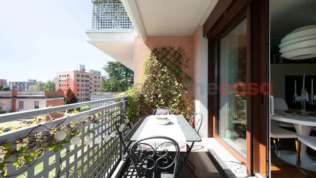 Balcone - Modern 3-Bedroom Apartment in Buccinasco