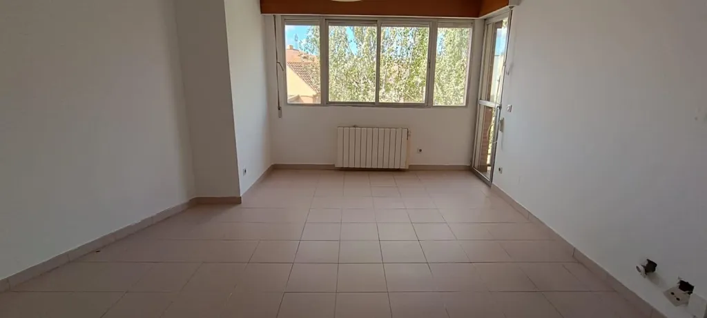 3 magamistoaga korter asukohas Zamora