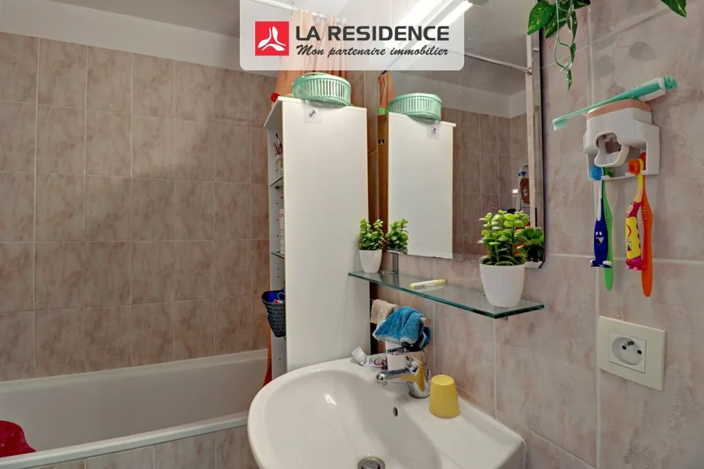Salles de bain - Appartement F3 avec Parking à Chanteloup-les-Vignes