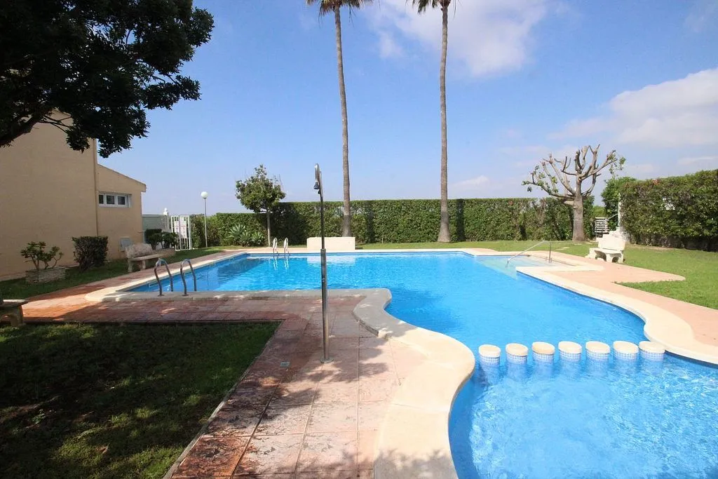 Bassein - Terraced House with Pool in Calle Bruselas