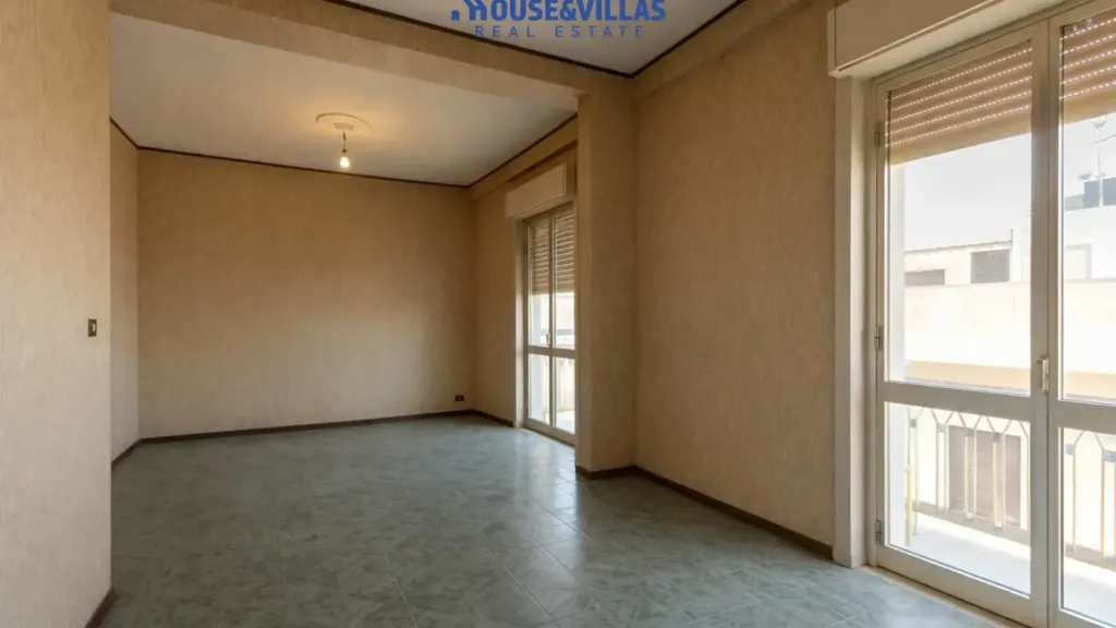 Toad - Three-Bedroom Apartment with Balcony in Avola