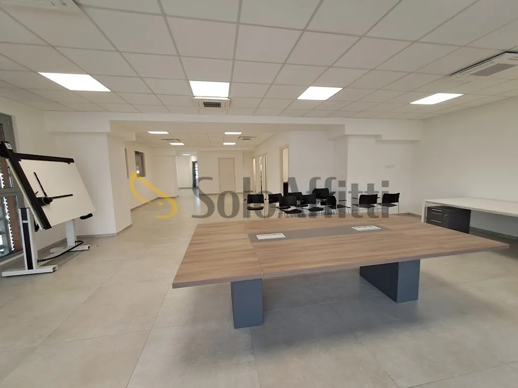 Bureau - Open Space Office with Parking in Sesto Fiorentino
