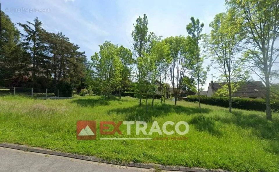 Aed - Buildable Plot with Garden in Breuilpont
