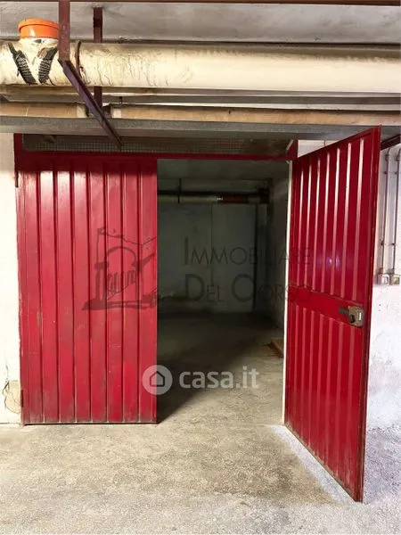 Garaaž - Apartment to Renovate with Balcony in Modena