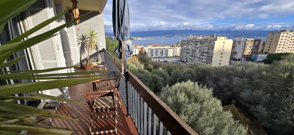 Balcon - Appartement avec Vue Mer et Terrasse à Ajaccio