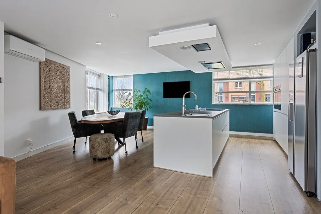 Cuisine - Corner House with Solar Panels in The Hague