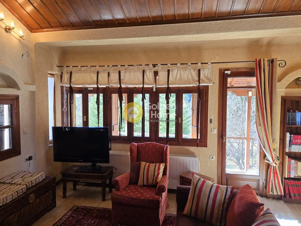 Elutuba - Detached House with Garden in Arachova Meadow