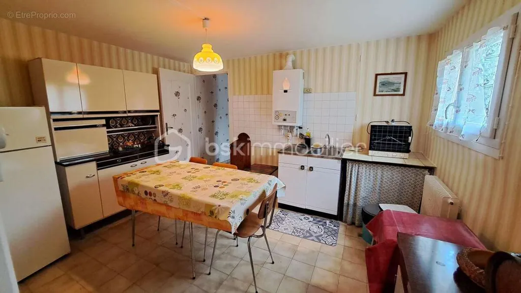 Köök - House with Basement and Garden in Pleasant Area