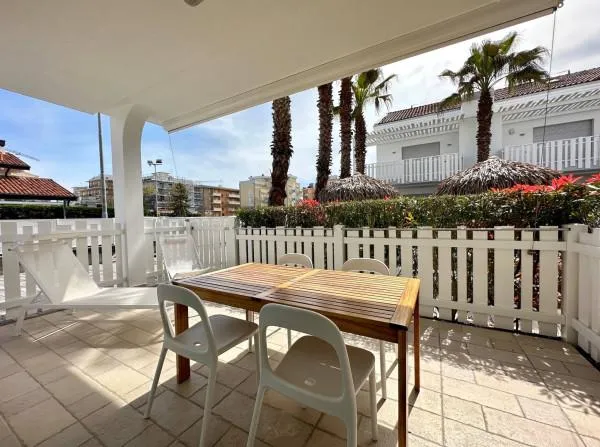 Terrasse - Apartment with Pool in Jesolo Lido
