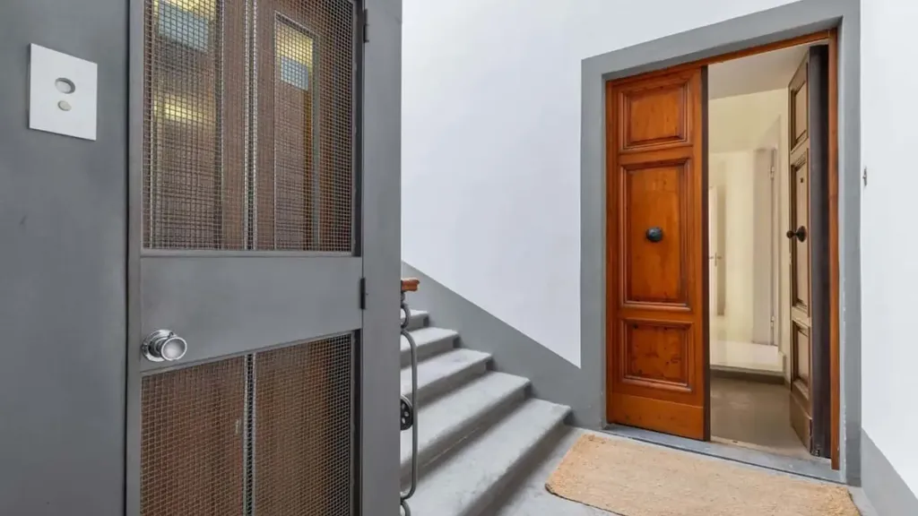 Hallway - Renaissance-Style Apartment with Terrace in Florence