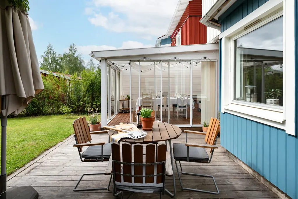 Terrace - Terraced House with Garden in Almby