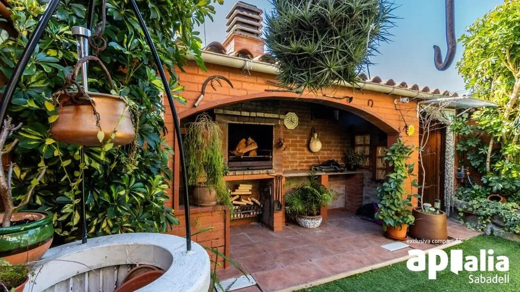 Terrasse - Luxury Villa with Garden in Terrassa