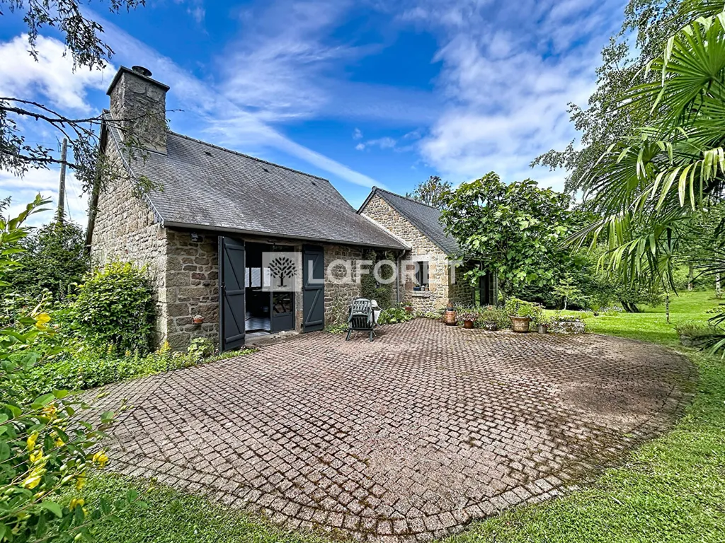 Aed - Rustic Stone House with Garden near Falaise