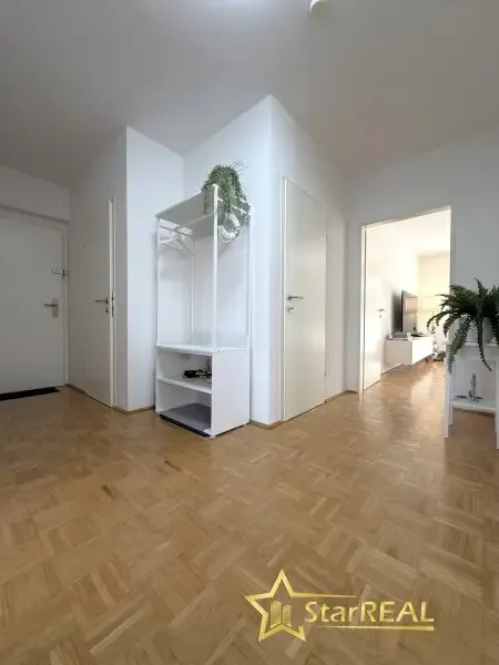Séjour - Möblierte 3-Bedroom Apartment with Balcony in Velden Centre
