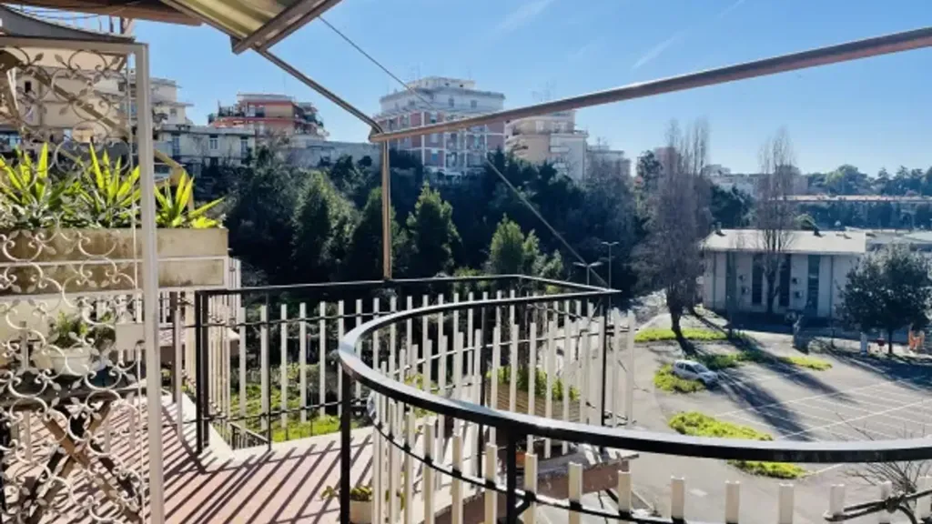 Rõdu - Terraced Villa with Terrace in Rome