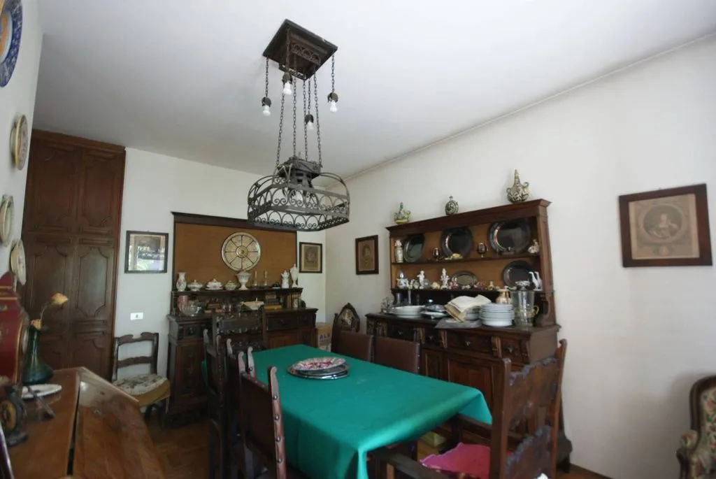 Söögituba - Triplex Flat to Restructure in Milan