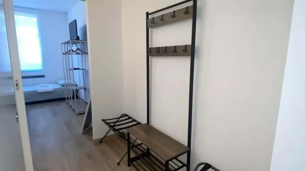 Esik - One-Bedroom Apartment with Balcony in Basiglio