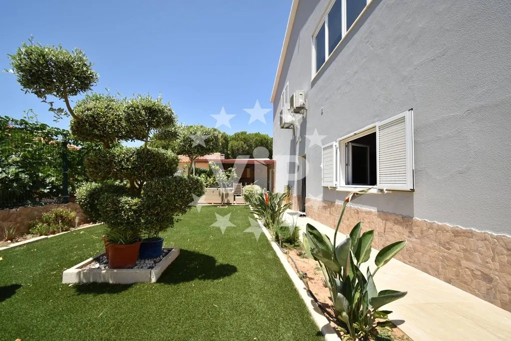 Aed - Luxury Villa with Pool in Quarteira