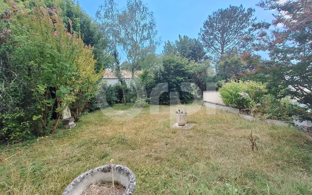 Garden - Villa with Pool in Médis