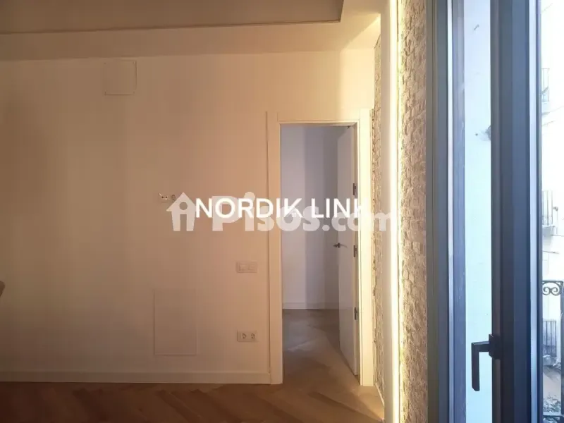 Elutuba - Modernised Flat with Balcony in Raval