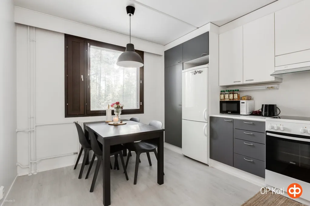Köök - Renovated Flat with Glazed Balcony in Mäntylä