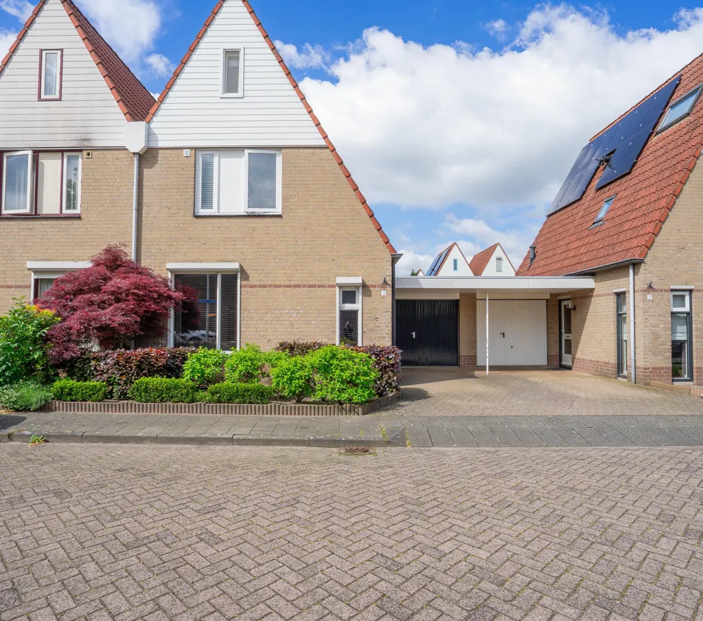 Välivaade - Linked Semi-detached House with Serre in Helmond