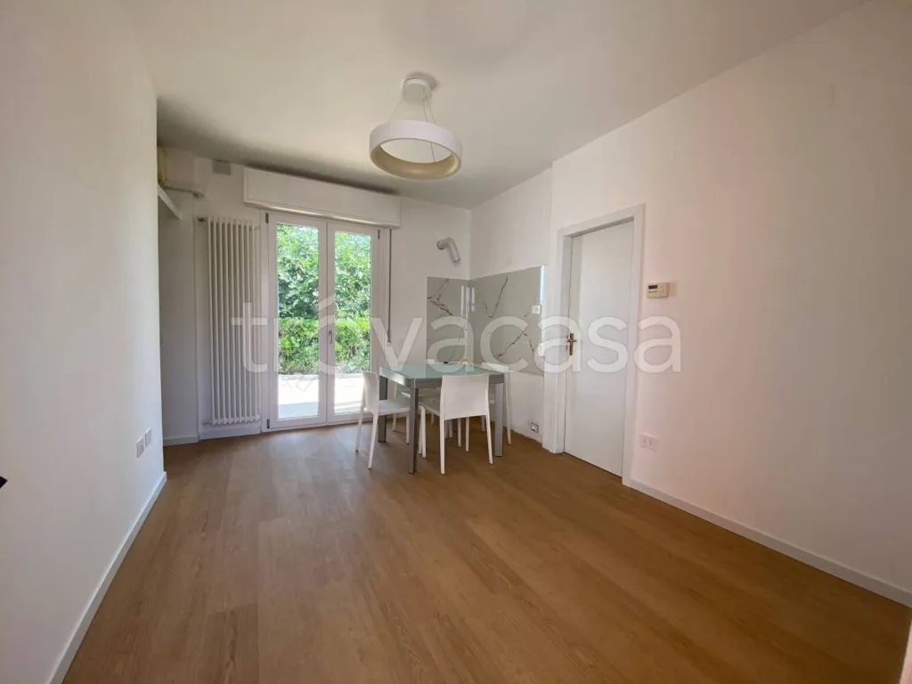 Salle à manger - Rearranged Apartment with Private Parking in Fano