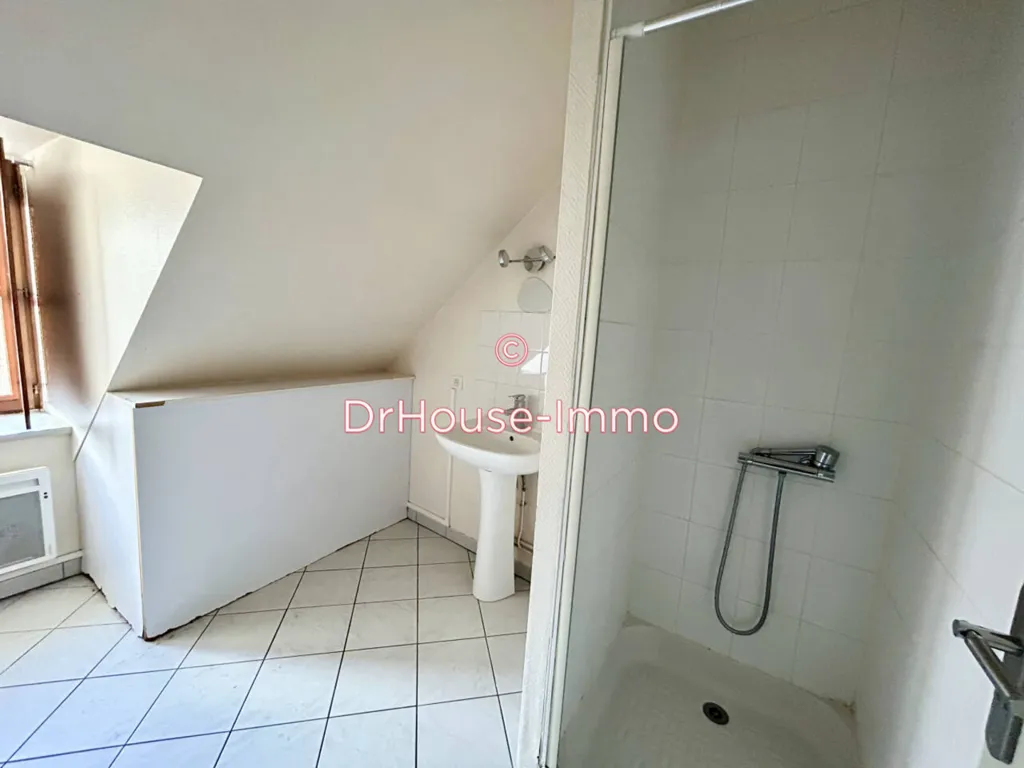 Bathrooms - 2-Bedroom City Centre Flat in Montargis