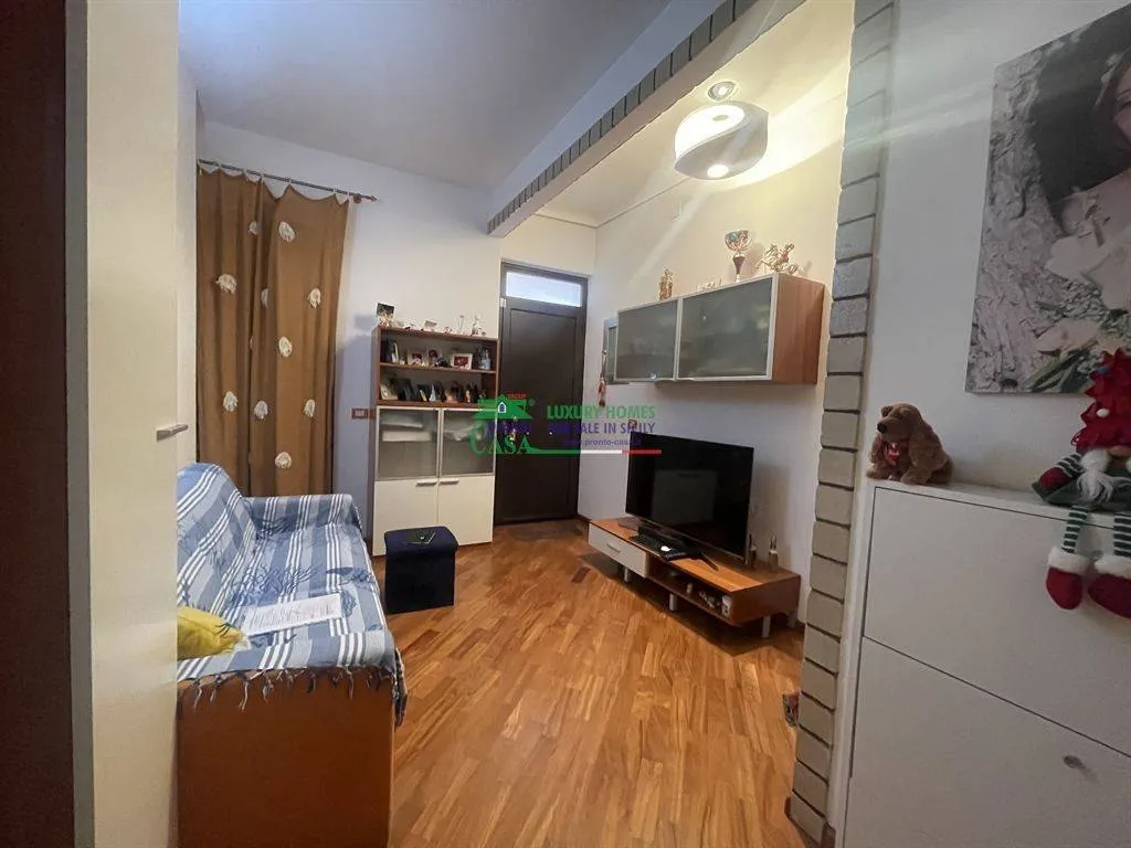 Elutuba - Fully Renovated House with Balcony in Ragusa
