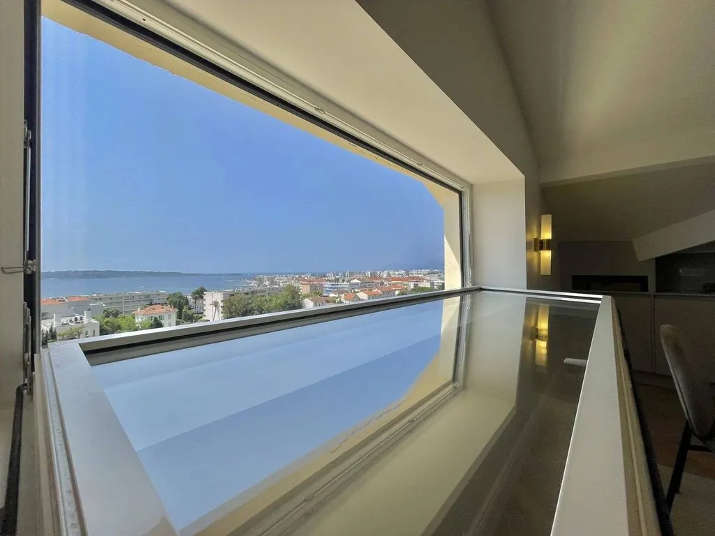 Rõdu - 2-Bedroom Apartment with Sea View in Cannes