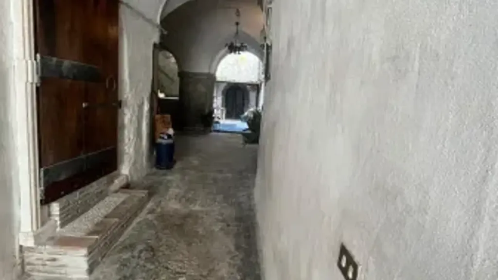 Esik - Historic Apartment with Garden in Cave