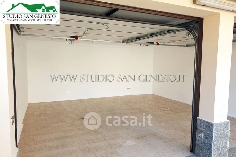 Garage - Three-Bedroom Villa Flat in Zeccone