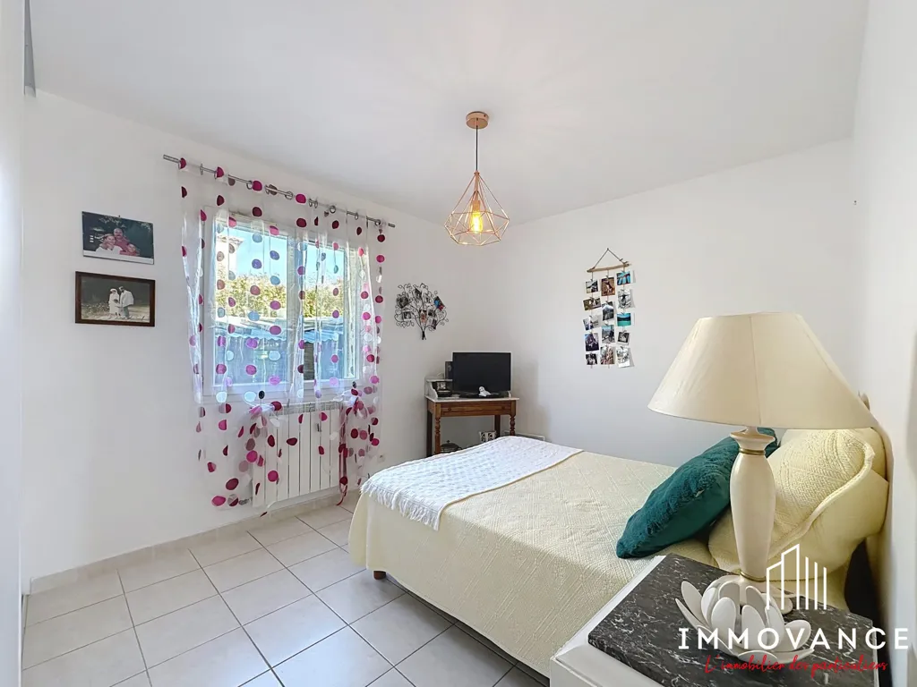 Camere da letto - Semi-detached Villa with Pool in Quiet Area