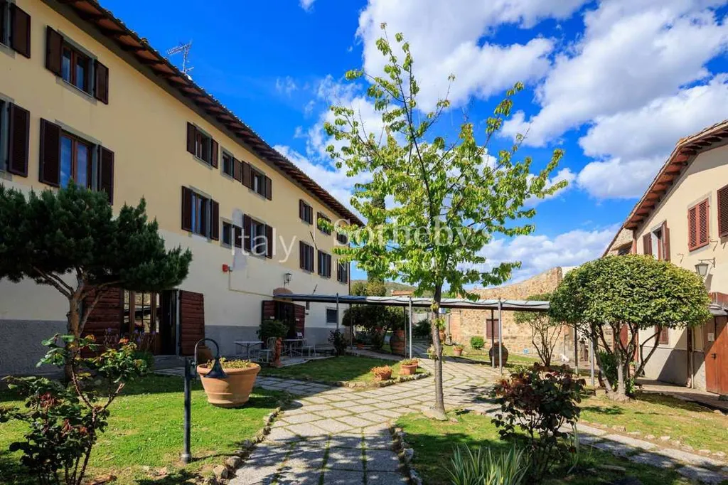 Jardin - Historic Estate with Vineyards in Chianti