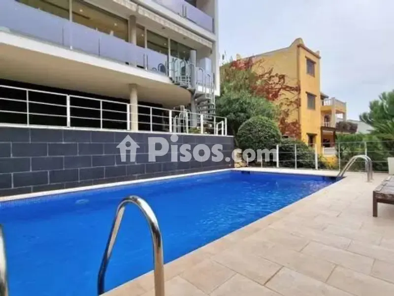 Piscine - Villa with Pool on Avinguda del Mediterrani