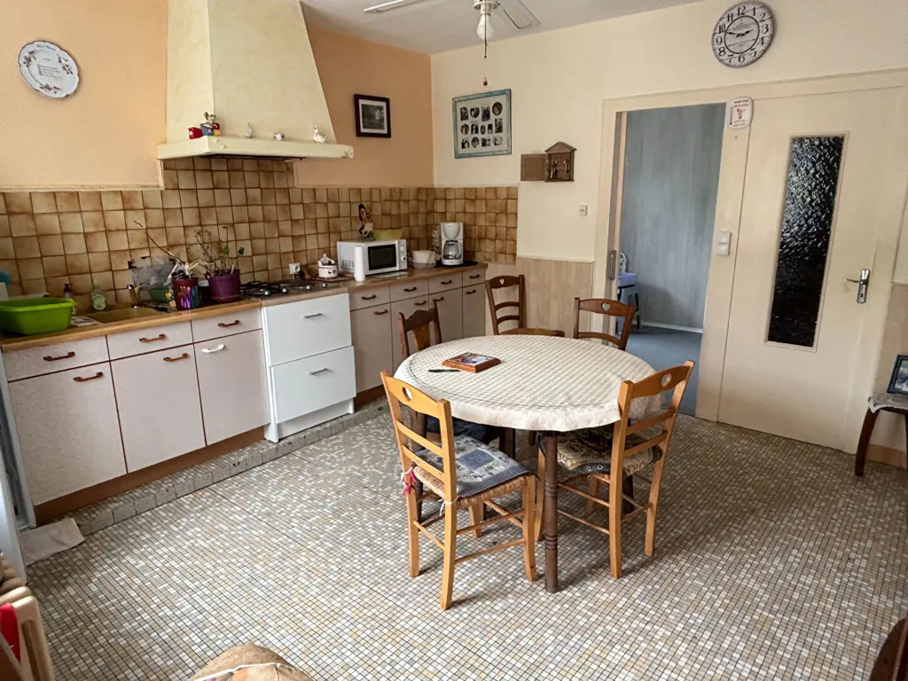 Söögituba - House with Garden in Quiet Hamlet, Bossay Sur Claise