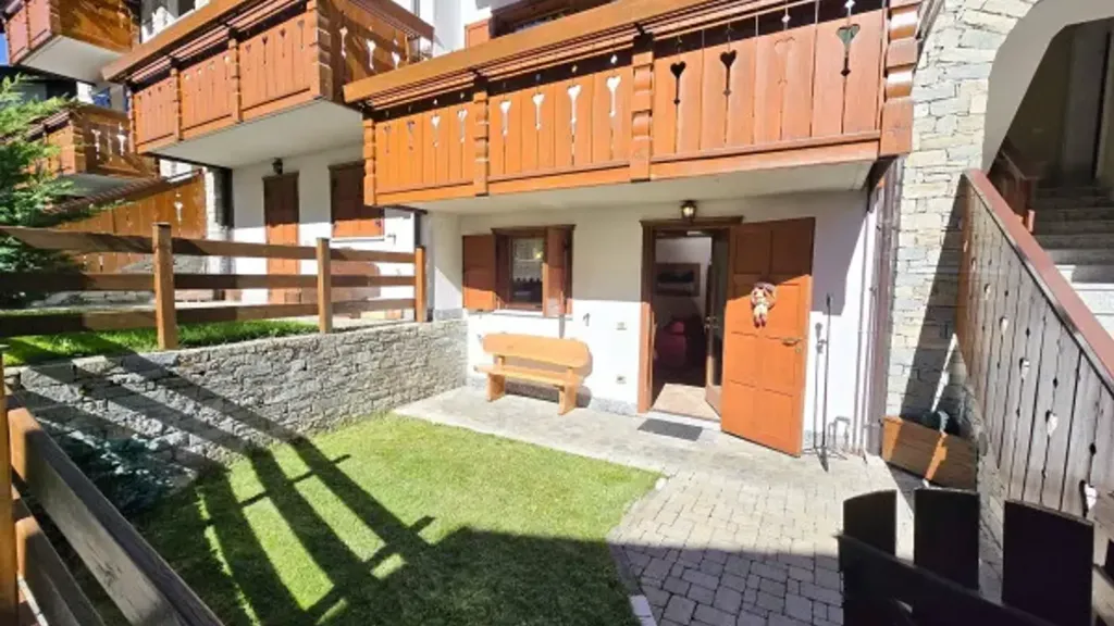 Rõdu - Rustic Trilocale with Private Gardens in Aprica