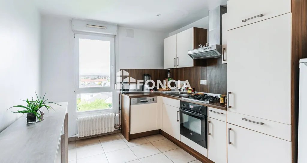 Cuisine - Appartement avec Balcon et Vue Dégagée à Yutz